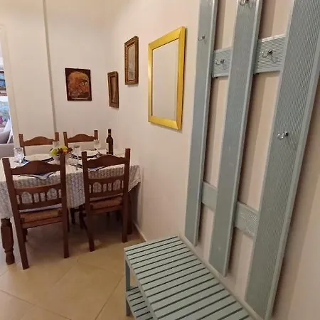Vintage With Modern Amenities Apartment *