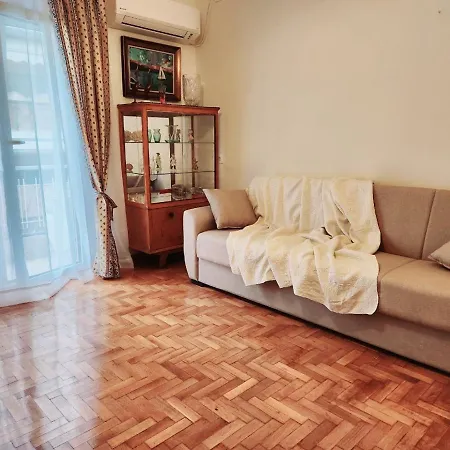Apartment Vintage With Modern Amenities