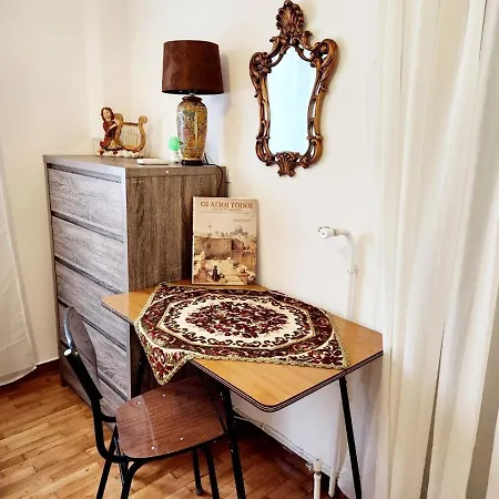 Apartment Vintage With Modern Amenities